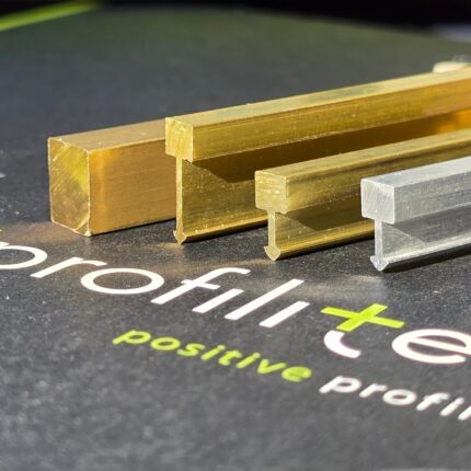 Inserție șlefubilă din alamă naturală Linetec PQ-ON, 10×8/10×10 mm, L=2.7 m – Profil decorativ elegant pentru treceri între pardoseli