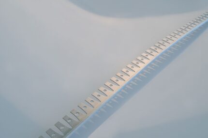 Profil curbabil Trimtec TR – soluție flexibilă și decorativă pentru finisaje curbe