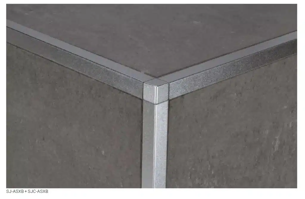 Profil coltar faianta cu capsula colt