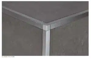 Alegerea corecta a unui profil coltar: TR, KJ sau SJ? Ghid pentru meseriasi si designeri Squarejolly SJ cu capsula SJC de colt 300x195 - Alegerea corecta a unui profil coltar: TR, KJ sau SJ? Ghid pentru meseriasi si designeri