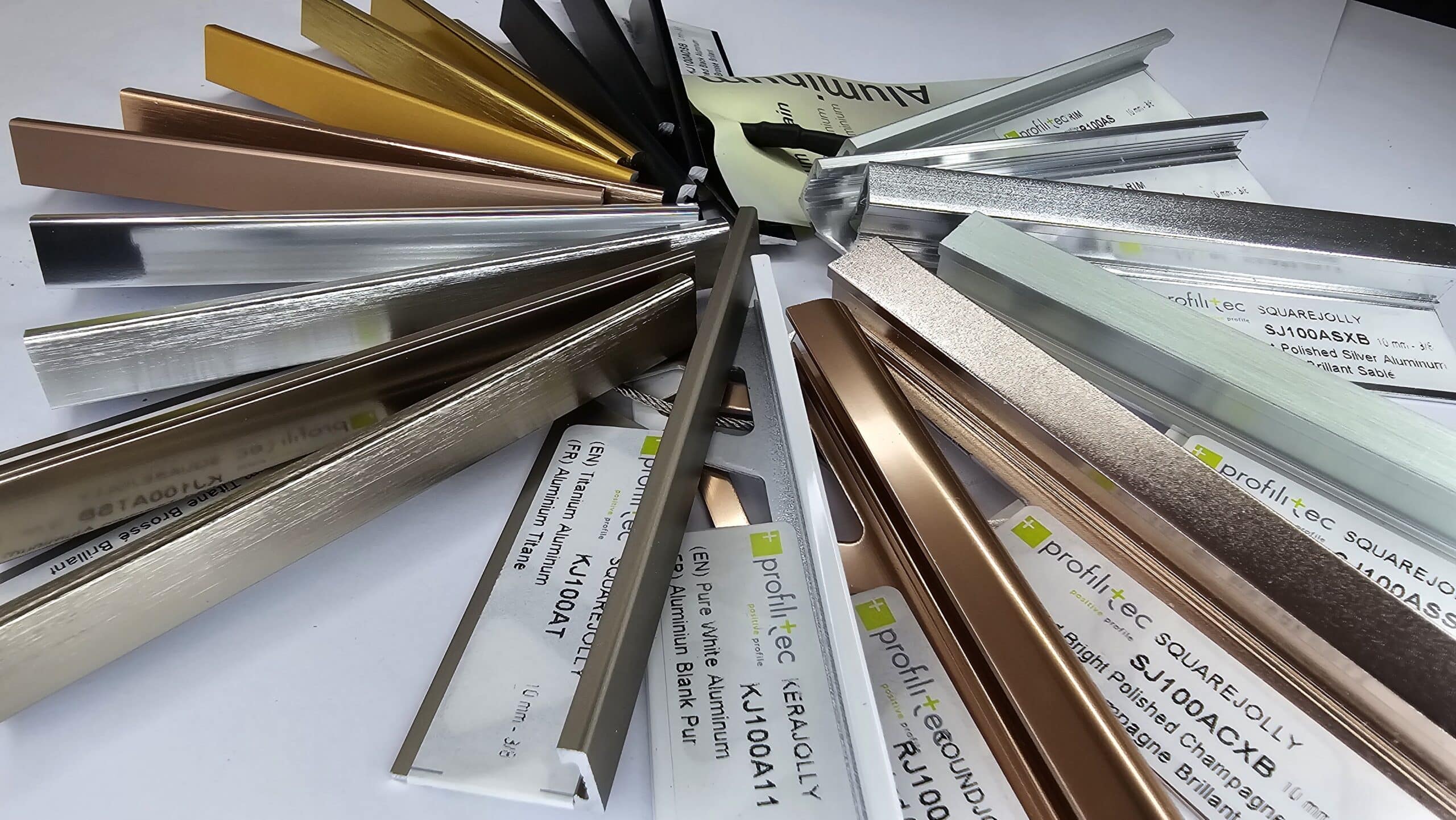 Modele profile Kerajolly KJ mix culori scaled - Podele flotante pentru exterior cu gresie de 2 cm – solutii UPTEC PROFILITEC Italia