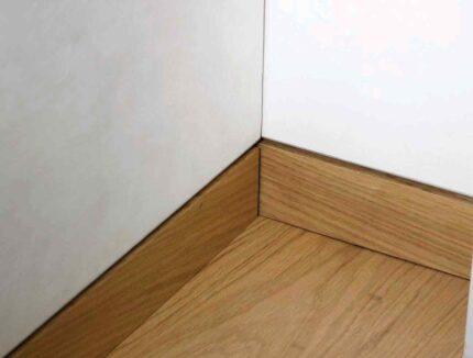 Plintă Filomuro PLANO BF de la PROFILITEC – Integrare Perfectă în Perete