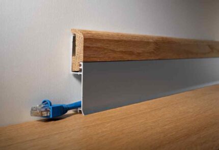 Plinta aluminiu argintiu lemn stejar BI800RON | Plinta | PROFILITEC