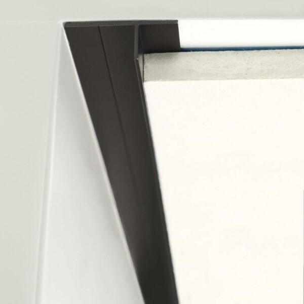 Plinta Shadow Gap pentru Tavane Moderne – Efect Plutitor cu Iluminare LED PS130 nut tavan plinta shadow gap coltar invers interior PS130A54 negru 2 600x600 - Plinta Shadow Gap pentru Tavane Moderne – Efect Plutitor cu Iluminare LED