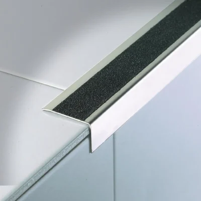 Profil treapta inox Stairtec SI Profilitec | vizibil 40 mm pe treapta, cu banda antiderapanta SWH25 – bara 2,7 m