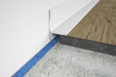 Miniplinta minimalista aluminiu Minileiste SL16X5 | plinta cu fata 20 mm, montaj clic demontabil, rosturi 6-13 mm, orice pardoseala de la 6 mm, 6 finisaje – bara 2 m