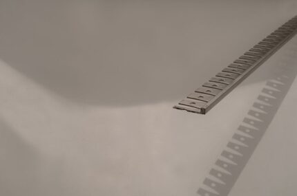 Profil curbabil Trimtec TR – soluție flexibilă și decorativă pentru finisaje curbe