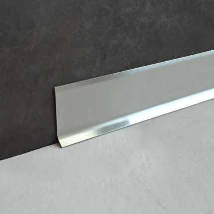 Plinta metalica perete Baseboard BA Profilitec | inox AISI 304 sau aluminiu anodizat si vopsit, B 45-100 mm, autoadeziva sau cu adeziv, sistem complet cu piese de colt si imbinare – bara 2,7 m