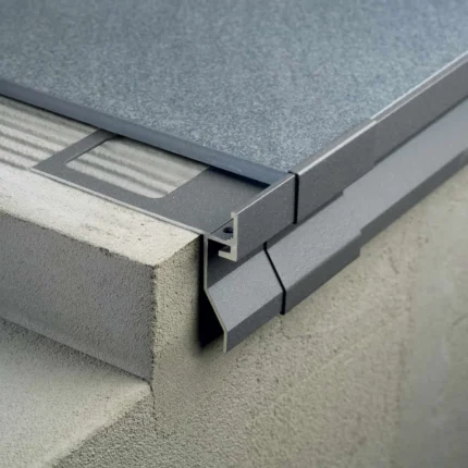 Picurator balcon si terasa cu dubla picurare si orificii de drenaj Bordertec BBO / BCO / BHO Profilitec | aluminiu, 9 culori finisaje rezistente , inchide cantul gresiei – bara 2,7 m