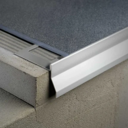 Picurator balcoane terase Bordertec BBS-BCS Profilitec | inox AISI 304 sau aluminiu vopsit electrostatic, H1 30-95 mm, pentru gresie sau piatra cu grosime max 12,5 mm, sistem complet cu piese de colt si imbinare – bara 2,7 m