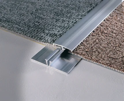 Profil mocheta cu clema Carpetec MG Profilitec | vizibil 25 mm, baza + capac – bara 2,7 m
