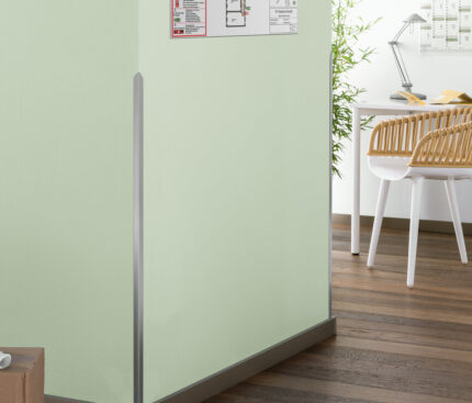 Coltar de protectie perete Küberit 142 | profil de colt 21 x 21 mm din inox mat periat, autoadeziv sau negaurit – 1,25 / 1,50 / 2,50 m