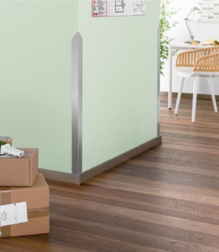 Coltar de protectie perete Küberit 143 | profil de colt 31 x 31 mm din inox mat periat, autoadeziv sau negaurit – 1,25 / 1,50 / 2,50 m