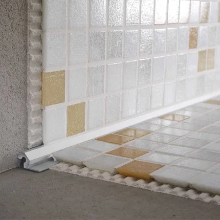 Profil colt interior mozaic Mosaictec CRM Profilitec | racord igienic mozaic-gresie de 4,4 mm, argintiu, crom sau auriu – bara 2,7 m