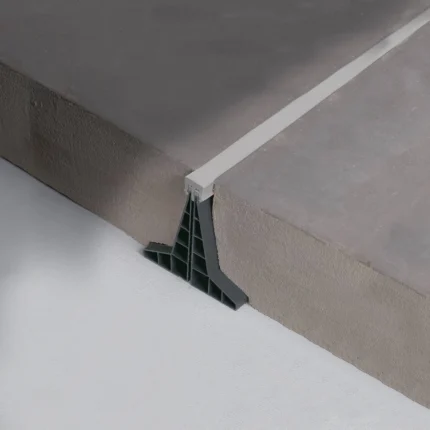 Profil rost control PVC pardoseli industriale beton Jointec GC Profilitec | caroiaj 5×5 m, H 80 mm | GC bara 2,5 m, GCP-GCR rola 50 m