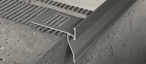 Picurator aluminiu alb pentru balcon si terasa Proterrace Drain FDP Progress | dubla picurare si orificii de drenaj, RAL 9010 – bara 2,7 m Picurator aluminiu alb pentru balcon si terasa Proterrace Drain FDP Progress | dubla picurare si orificii de drenaj, RAL 9010 – bara 2,7 m