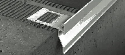 Picurator aluminiu gri pentru balcon si terasa Proterrace Drain FDP Progress | dubla picurare si orificii de drenaj, RAL 7038 – bara 2,7 m