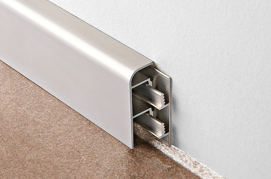 Plinta aluminiu cu canal de cabluri Proskirting 40 Progress Profiles | H 40 mm, inspectabila pe suporti sau cu adeziv – bara 2 m Plinta aluminiu cu canal de cabluri Proskirting 40 Progress Profiles | H 40 mm, inspectabila pe suporti sau cu adeziv – bara 2 m