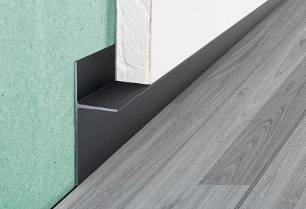 Plinta filomuro in rigips Proskirting Ins 202060 Progress Profiles | profil incastrat cu prag 20 mm pentru gips-carton, H 60 mm – bara 2,7 m
