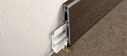 Plinta PVC decor lemn Skirting 7016 Progress Profiles | H 70 mm, rasina vinilica expandata, 20 decoruri, kituri de colt – bara 2,4 m