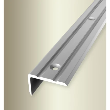 Profil de colt asimetric Küberit 237 | 26×17 mm cu caneluri decorative, indoibil rotit, autoadeziv sau cu surub – bare 2,5-5 m