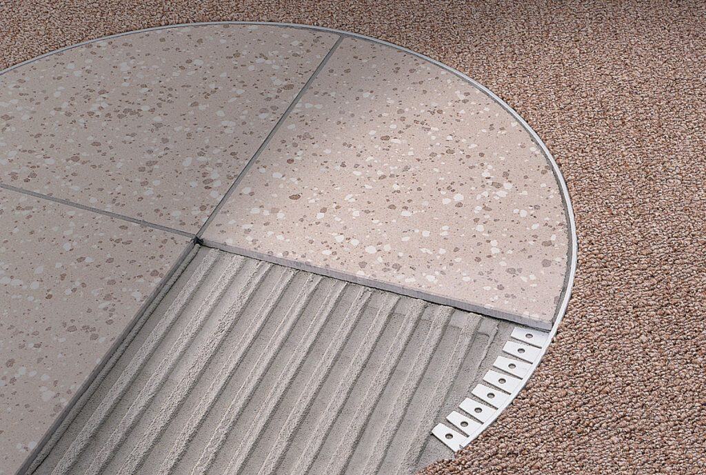 profil curbabil Trimtec TR 1024x689 - Ghid complet pentru montatori: cum alegi profilele potrivite si cum le montezi corect