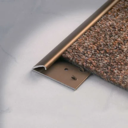 Profil terminatie mocheta Carpetec MD Profilitec | vizibil 43 mm, aripa lata, zimtat sau gaurit – bara 2,7 m