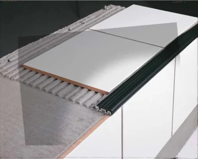 Profil treapta antiderapant Stairtec FSF Profilitec | vizibil 30 mm, aluminiu cu insertie cauciuc – bara 2,7 m