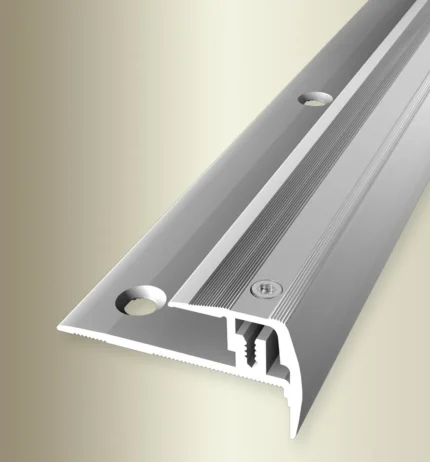 Profil treapta cu insert Euro-Step Champion Küberit 320 | nas 23 x 27 mm pentru mocheta, si negru anodizat – bare 1 / 2,7 / 3 m