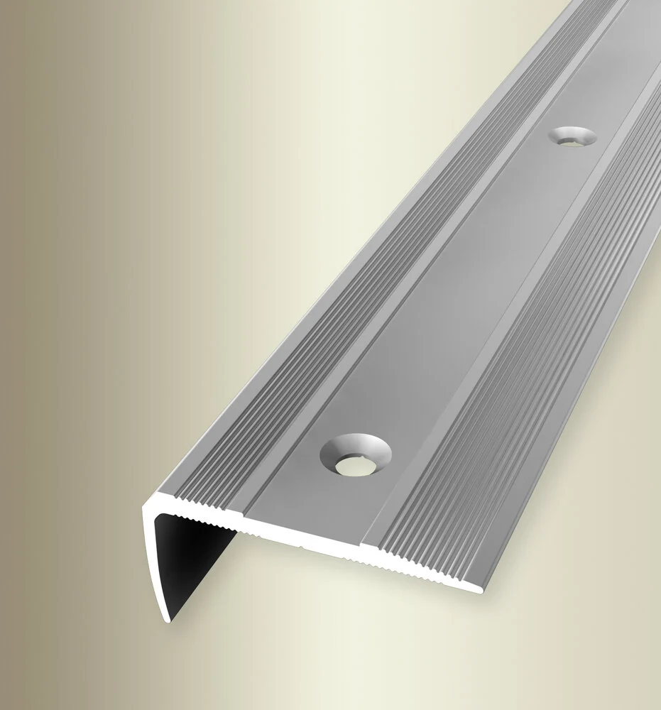 Profil treapta cu insert antiderapant Küberit 711 | pentru banda de cauciuc, 1-3 m Profil treapta cu insert antiderapant Küberit 711 | pentru banda de cauciuc, 1-3 m
