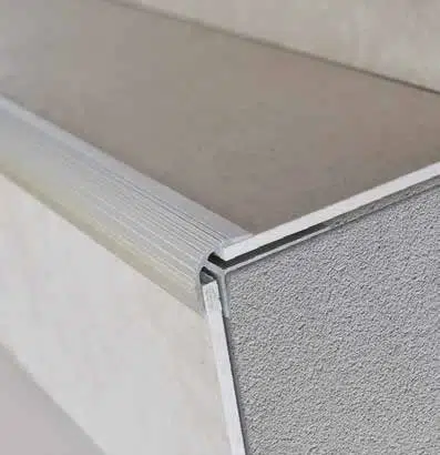 Profil treapta rotunjit LVT SPC Stairtec SVT Profilitec | vizibil 16 mm, aluminiu, talpa perforata – bara 2,7 m