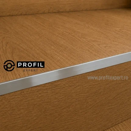 Profil treapta parchet argintiu lucios Kerajolly KJ Profilitec | profil de treapta minimalist pentru parchet si SPC pana la 12 mm – 5 inaltimi, bara 2,7 m