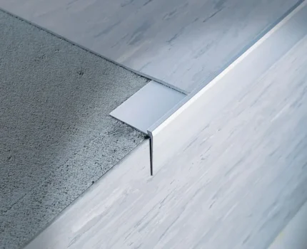 Profil treapta Stairtec SC Profilitec | vizibil 30 mm, aluminiu anodizat, protectie muchie – bara 2,7 m