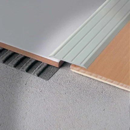 Profil trecere plat prag usa Striptec STB Profilitec | vizibil 25-40 mm, autoadeziv sau cu suruburi – bara 2,7 m