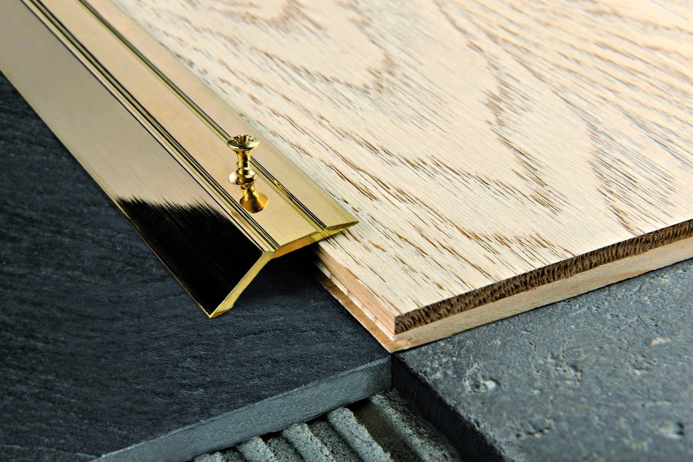 Profil de trecere din alama lucioasa Prolevall 358 Progress Profiles | 35 x 8 mm, pentru diferente de nivel, standard / autoadeziv / perforat – bara 2,7 m Profil de trecere din alama lucioasa Prolevall 358 Progress Profiles | 35 x 8 mm, pentru diferente de nivel, standard / autoadeziv / perforat – bara 2,7 m