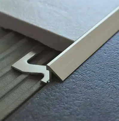 Profil trecere denivelata gresie-LVT Zerotec ZRN60 Profilitec | rampa 8,5 mm, vizibil 7-15,5 mm, inox si aluminiu – bara 2,7 m
