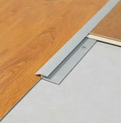 Profil trecere LVT SPC cu denivelare Zerotec ZLT25 Profilitec | 2,5 spre 5-6 mm, vizibil 6-11 mm, talpa perforata – bara 2,7 m