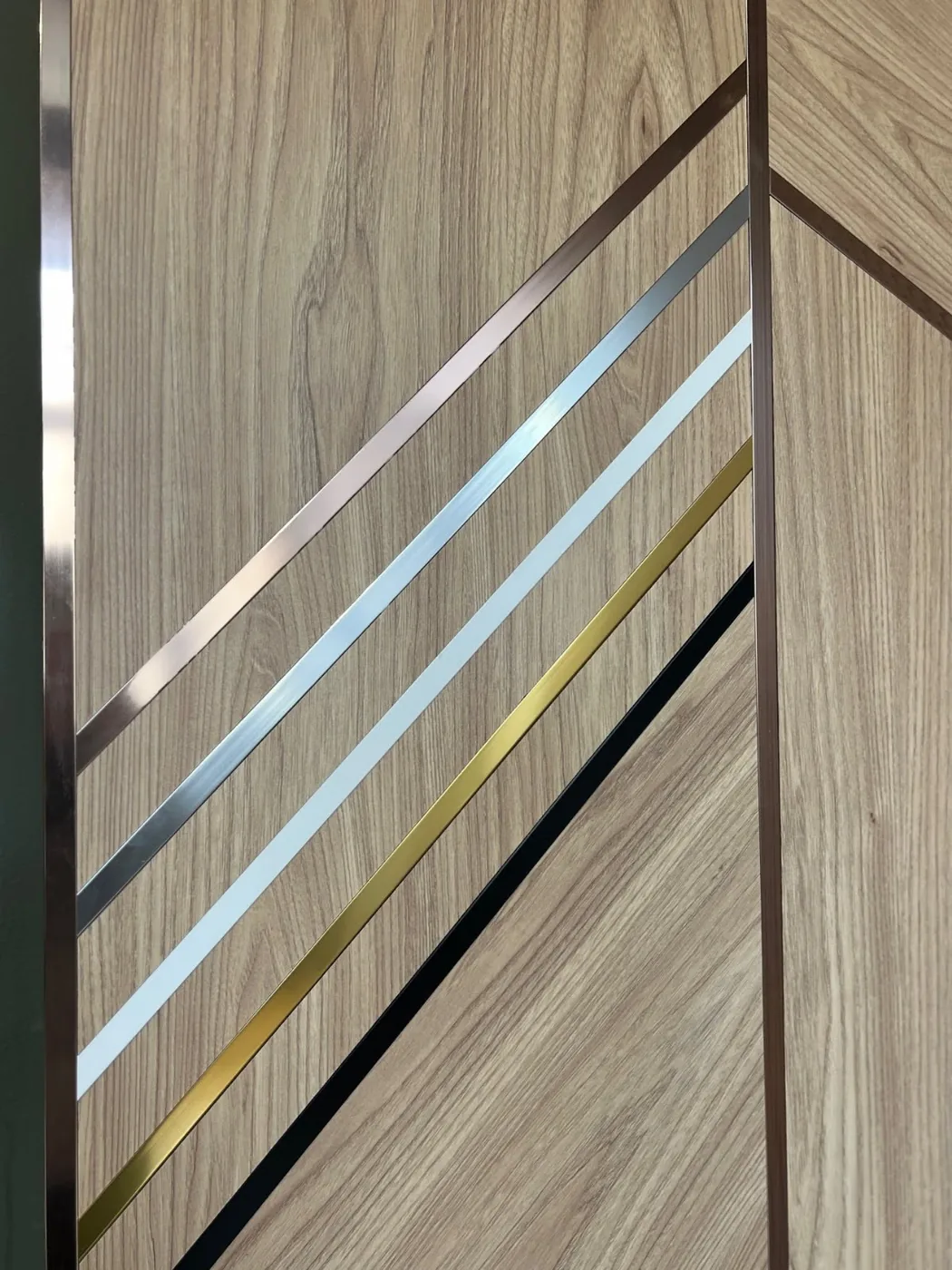 Proiectele noastre — profile premium montate in lucrari reale din Romania proiect concept decor placari pal si mdf 5 - Proiectele noastre — profile premium montate in lucrari reale din Romania