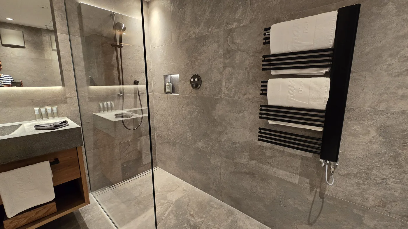 Proiectele noastre — profile premium montate in lucrari reale din Romania proiect dus walk in hotel 5 stele 180 camere 7 - Proiectele noastre — profile premium montate in lucrari reale din Romania