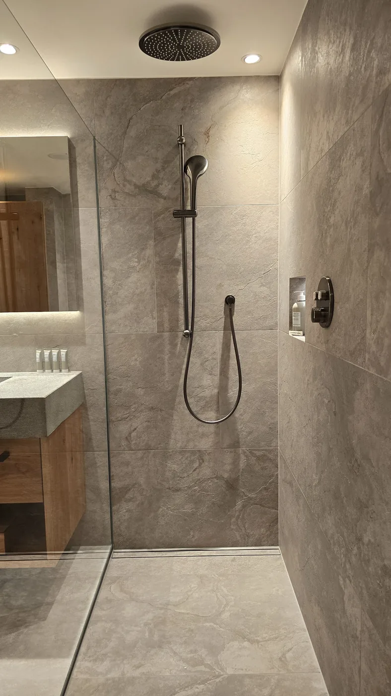 Proiectele noastre — profile premium montate in lucrari reale din Romania proiect dus walk in hotel 5 stele 180 camere - Proiectele noastre — profile premium montate in lucrari reale din Romania