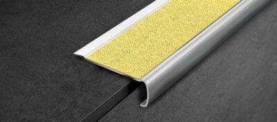 Profil de treapta cu insert Prostyle Grip ACC Progress Profiles | antiderapant, flansa perforata, ancorare in adeziv
