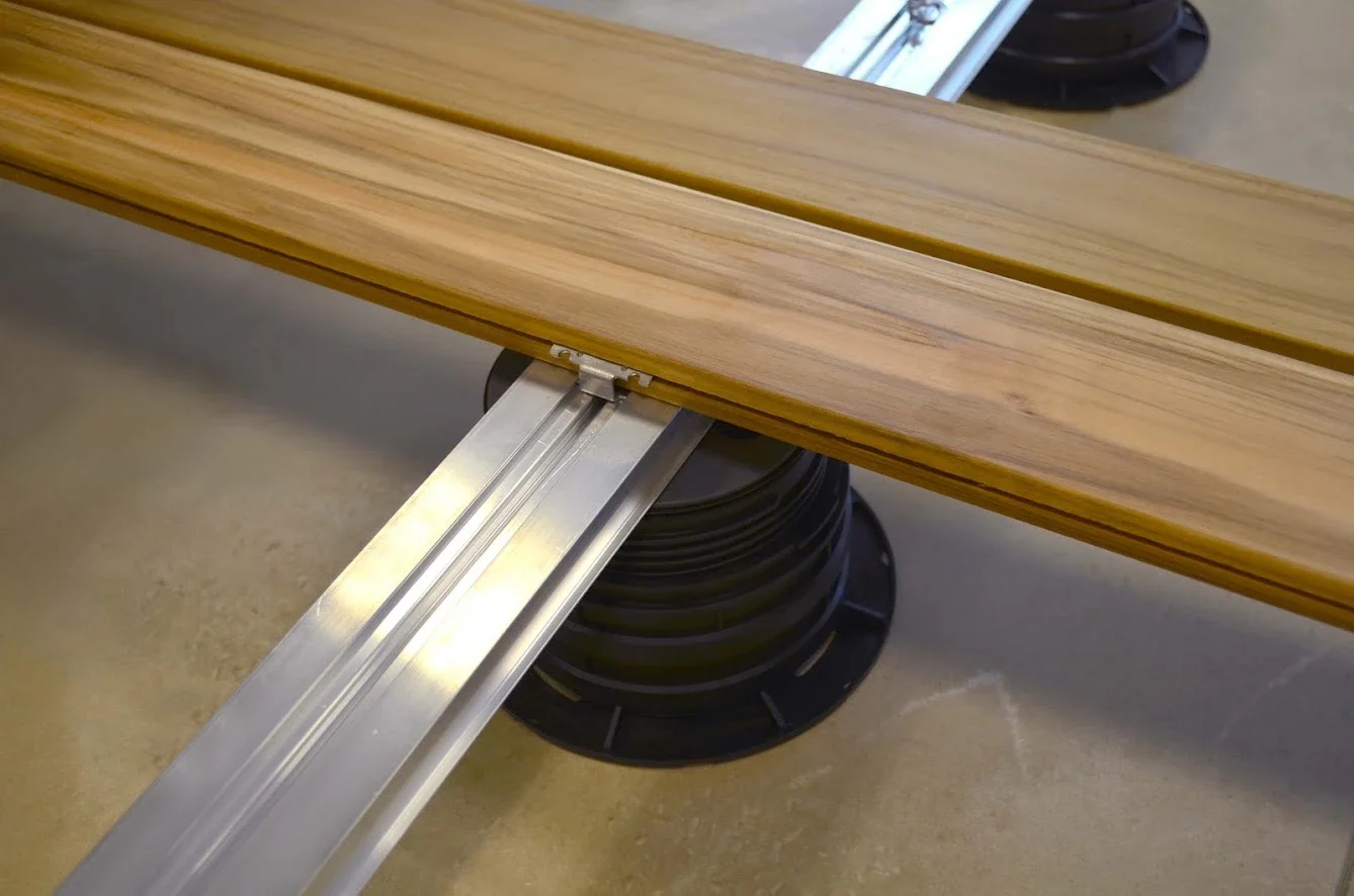 Deck de lemn pe ploturi reglabile: structura care nu putrezeste sistem deck supas supaang ploturi - Deck de lemn pe ploturi reglabile: structura care nu putrezeste
