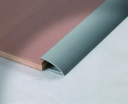 Profil trecere compensare nivel Variotec LS30 Profilitec | vizibil 30 mm, grosimi 7-13 mm, aluminiu, autoadeziv – bara 2,7 m