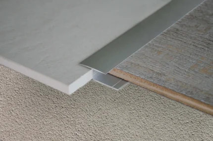 Profil rost dilatare parchet flotant Woodtec LG Profilitec | vizibil 30 mm, imbinare doua parchete – bara 2,7 m